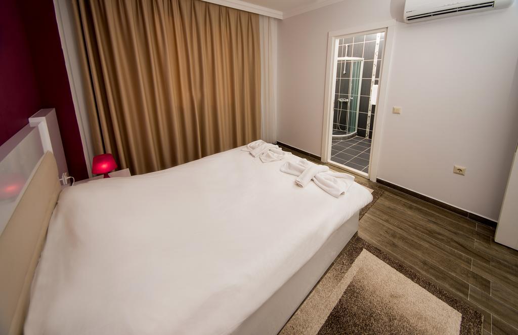 Dalyan Elit Apart Otel Çeşme Esterno foto